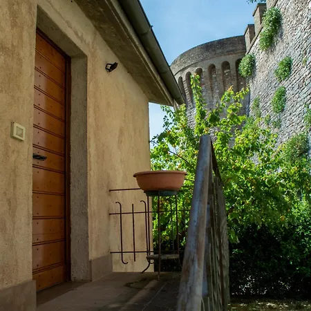 Rocca Garden House 아파트 스펠로